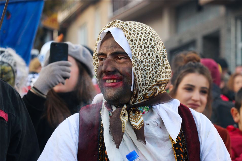 Me shfaqjen e maskave të ndryshme mbahet "Karnevali i Vevçanit"