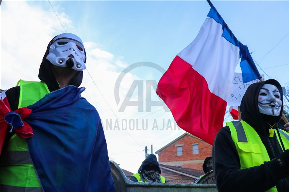 Me shfaqjen e maskave të ndryshme mbahet "Karnevali i Vevçanit"