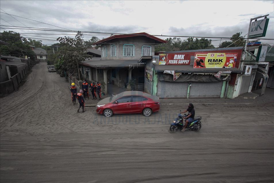 Filipine, evakuohen mijëra persona nga shpërthimi i vullkanit
