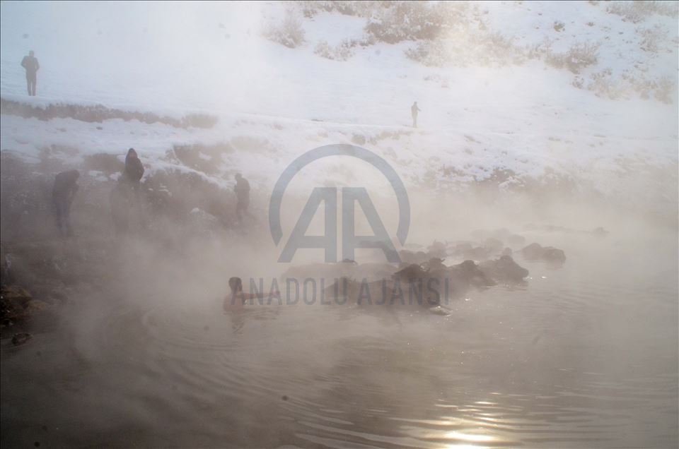 Li Bidlîsê gundî gamêşên xwe di germavê da dişon