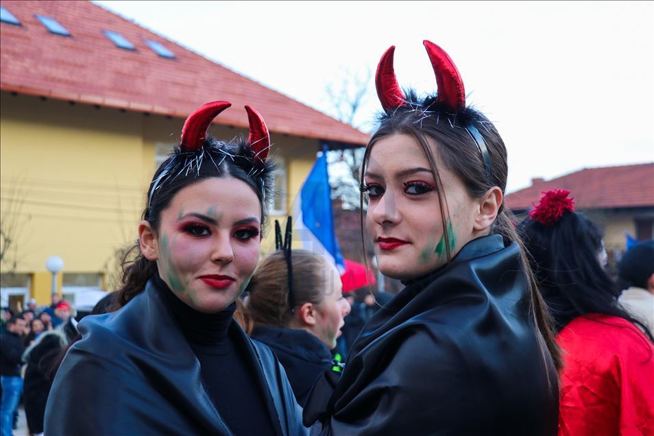 Me shfaqjen e maskave të ndryshme mbahet "Karnevali i Vevçanit"