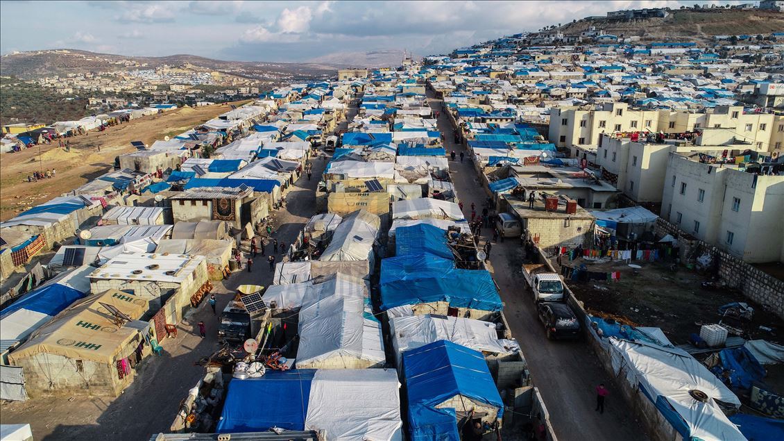 وضعیت اسف‌ناک آوارگان ادلب؛ سه خانواده در یک چادر زندگی می‌کنند