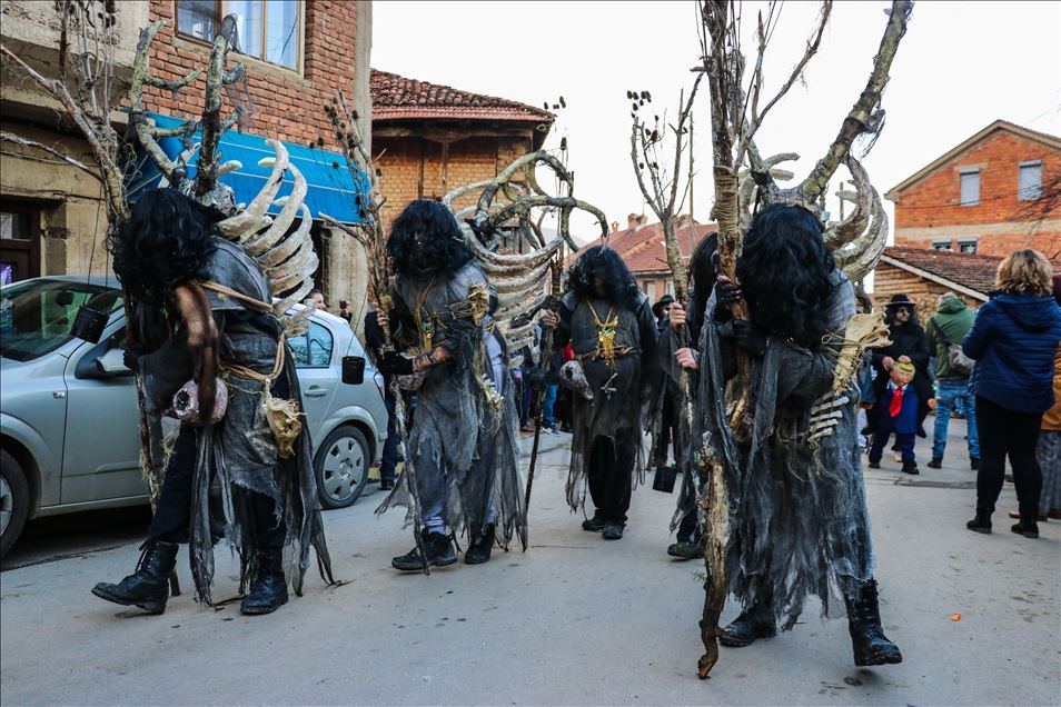 Me shfaqjen e maskave të ndryshme mbahet "Karnevali i Vevçanit"