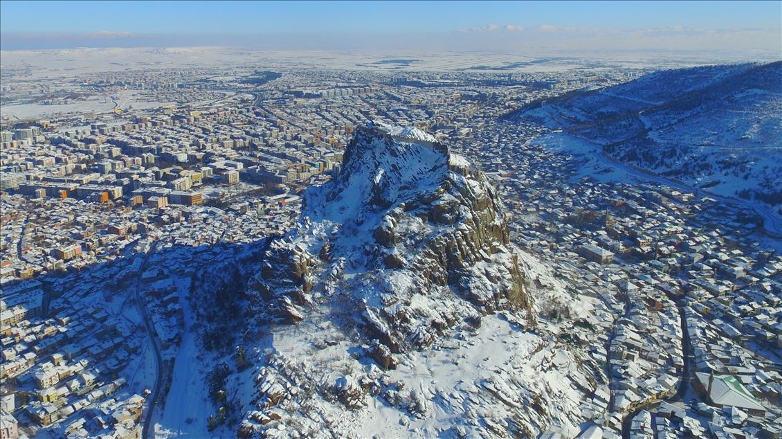 Le château de Karahisar, émerveille par sa beauté en période hivernale