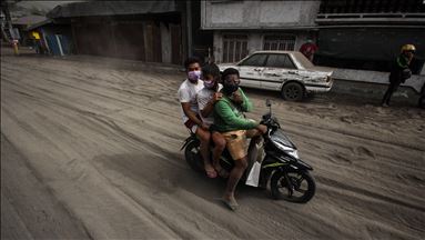 Filipine, evakuohen mijëra persona nga shpërthimi i vullkanit