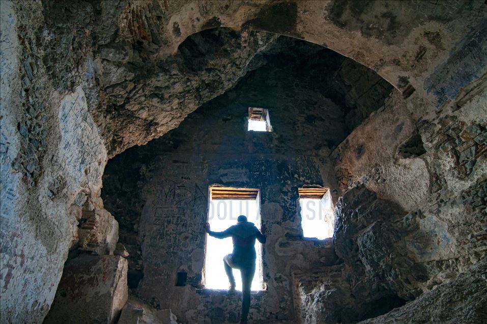 "Afkule Manastırı" cezbeden manzarasıyla ilgi görüyor
