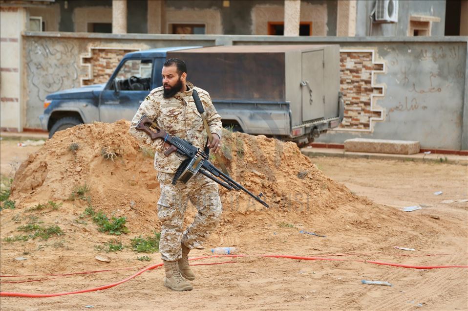 ليبيا.. قوات "الوفاق الوطني" متأهبة لصدّ هجوم "حفتر" على طرابلس

