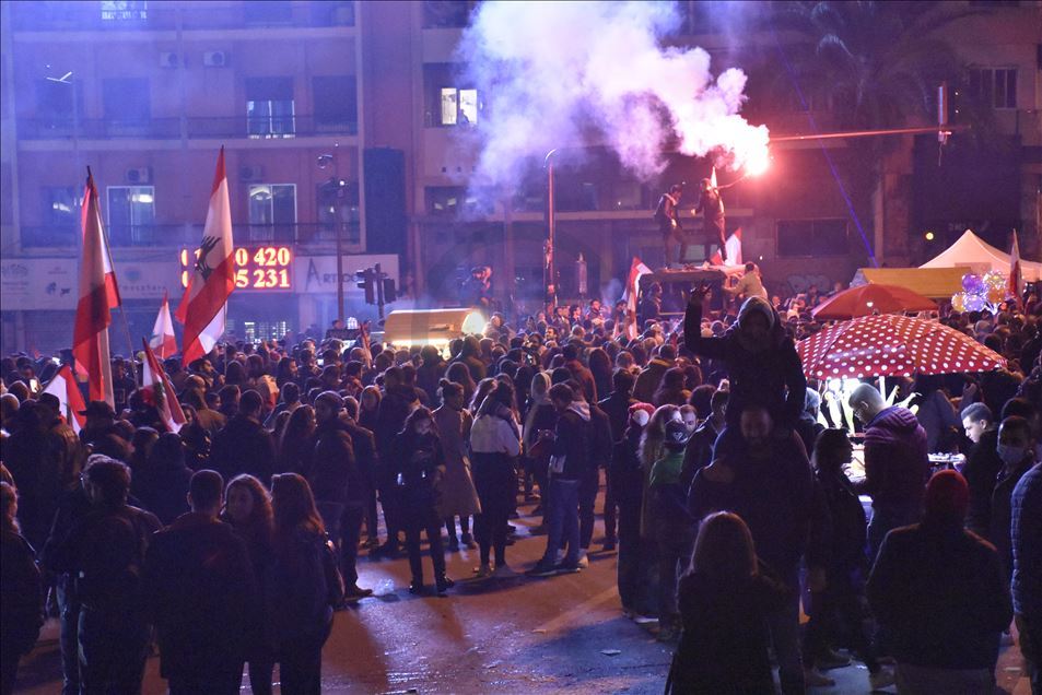 جرح شرطيين بينهم ضابط في أعمال شغب بمحيط مصرف لبنان المركزي