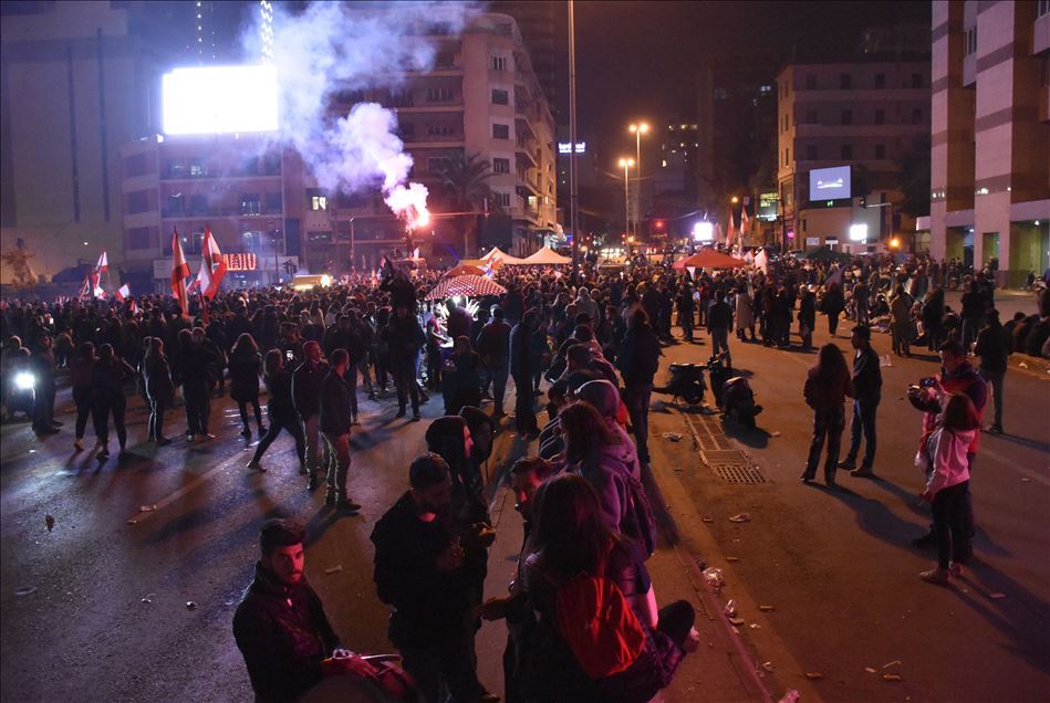 جرح شرطيين بينهم ضابط في أعمال شغب بمحيط مصرف لبنان المركزي
