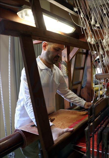 مصنع "هركة".. 129 عاما في نسج السجاد التركي
