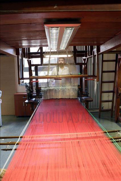 مصنع "هركة".. 129 عاما في نسج السجاد التركي
