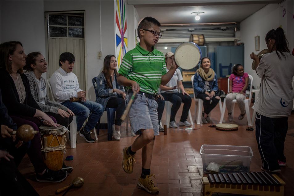 Bogota'da özel eğitime ihtiyaç duyan engelli çocuklar için eğitim