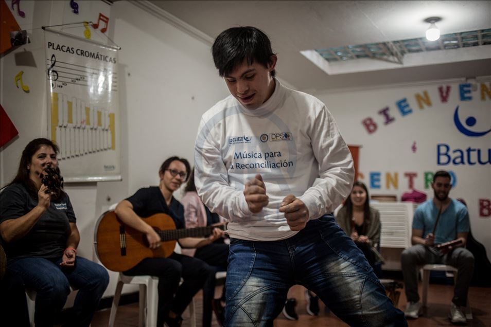 Bogota'da özel eğitime ihtiyaç duyan engelli çocuklar için eğitim