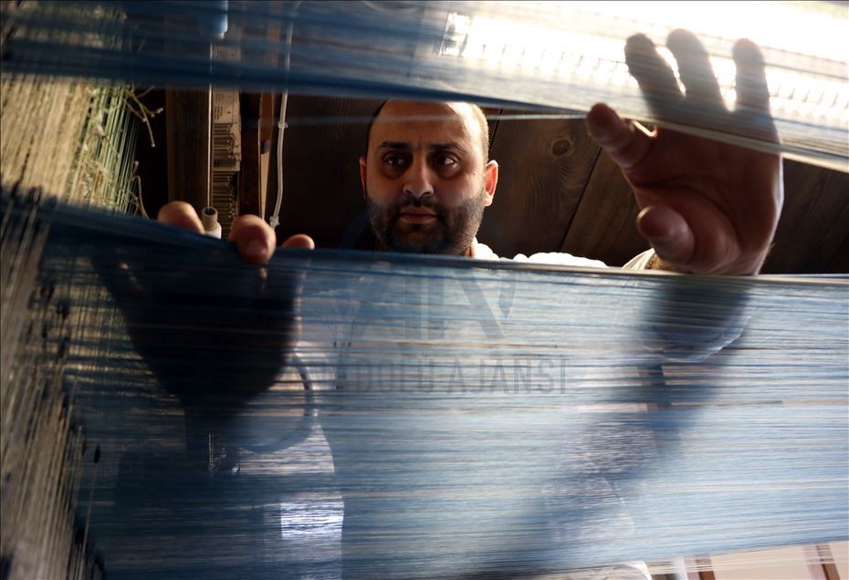 مصنع "هركة".. 129 عاما في نسج السجاد التركي
