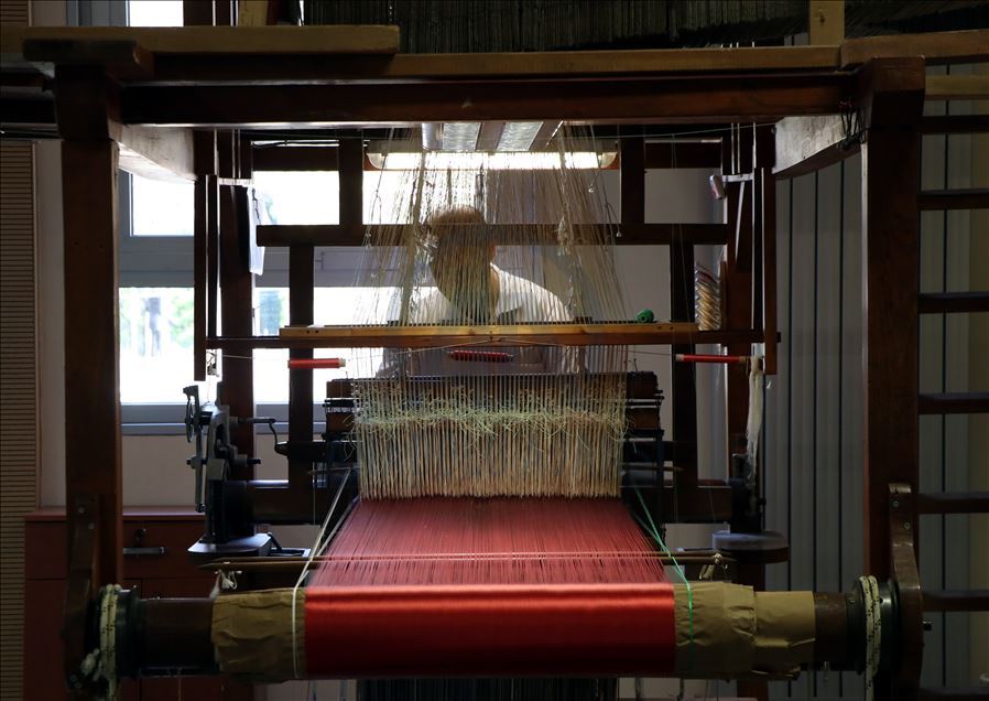 مصنع "هركة".. 129 عاما في نسج السجاد التركي
