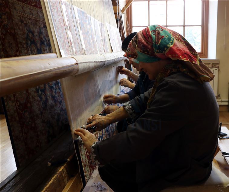 مصنع "هركة".. 129 عاما في نسج السجاد التركي
