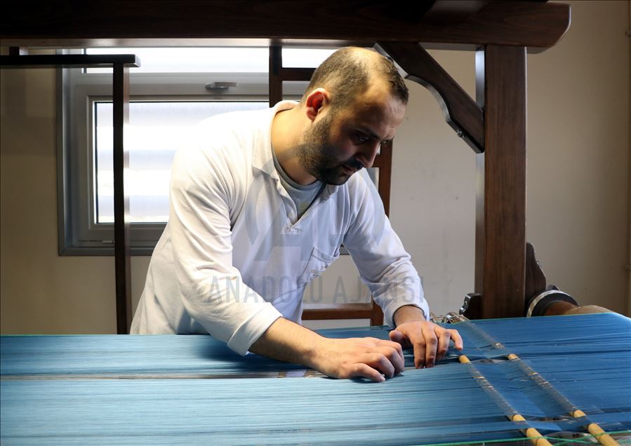 مصنع "هركة".. 129 عاما في نسج السجاد التركي
