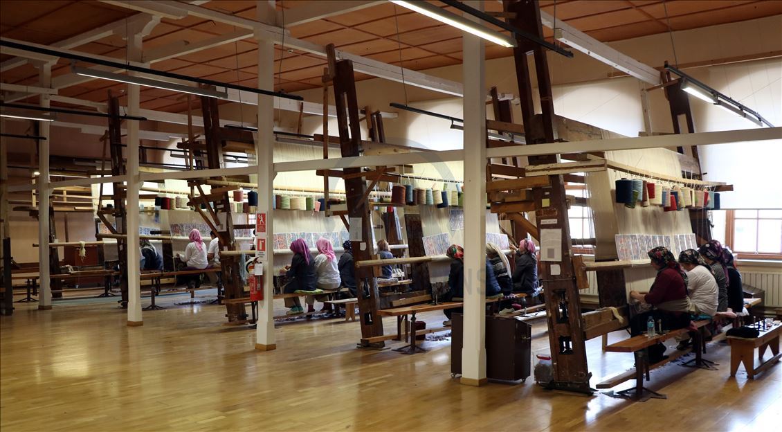 مصنع "هركة".. 129 عاما في نسج السجاد التركي
