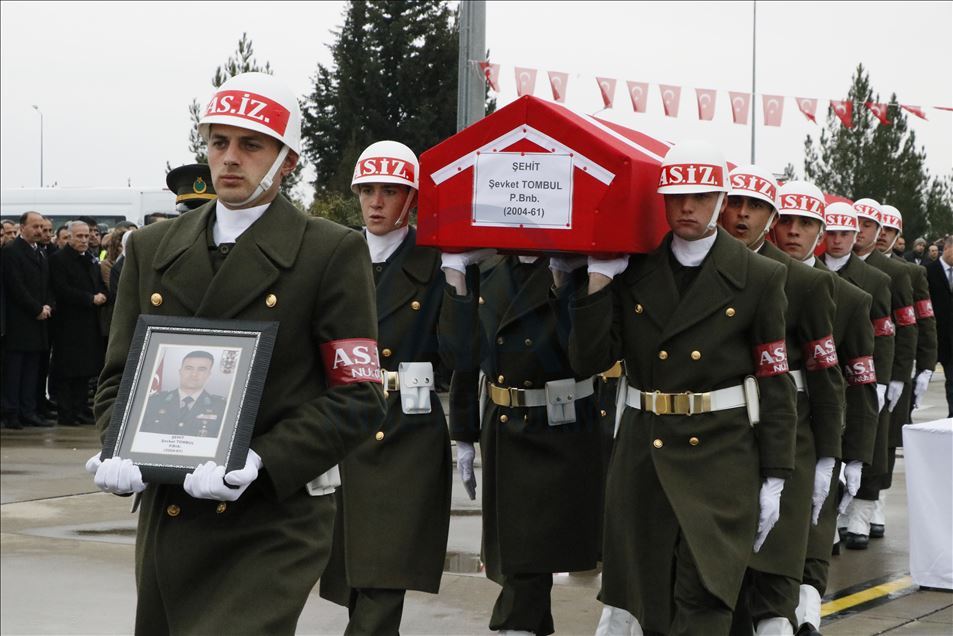 Barış Pınarı Harekatı bölgesinde şehit olan iki askerin cenazeleri memleketlerine uğurlandı