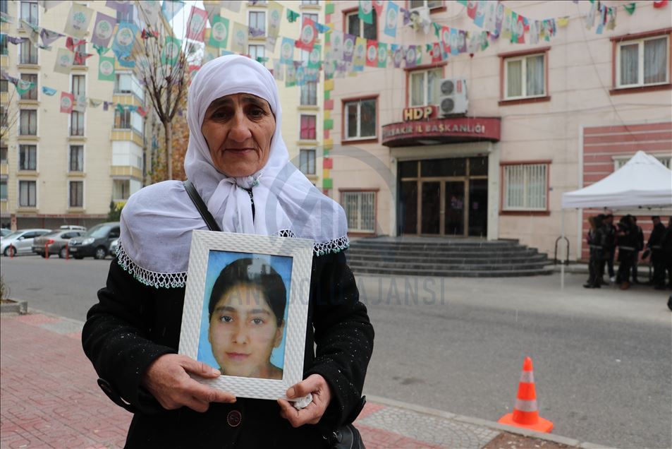 اعتصام الأمهات بولاية ديار بكر التركية يتواصل لليوم الـ137
