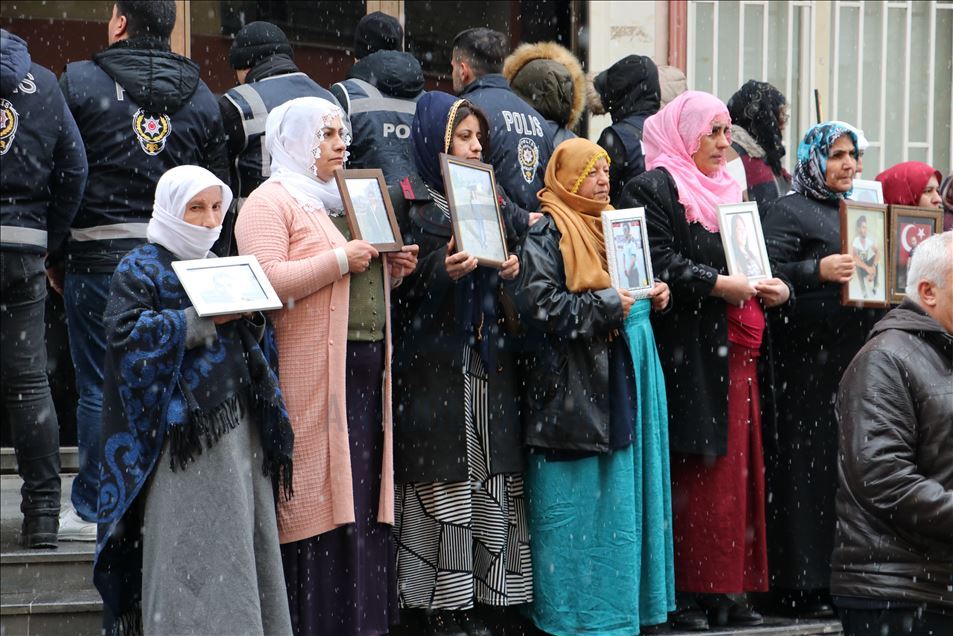 اعتصام الأمهات بولاية ديار بكر التركية يتواصل لليوم الـ137
