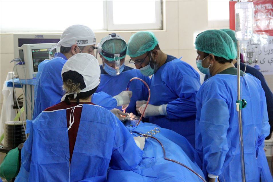 پزشکان ترکیه 100 بیمار نیازمند افغان را درمان کردند
