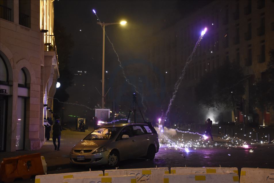 بيروت.. 75 مصابا في مواجهات بين الأمن ومحتجين قرب البرلمان 