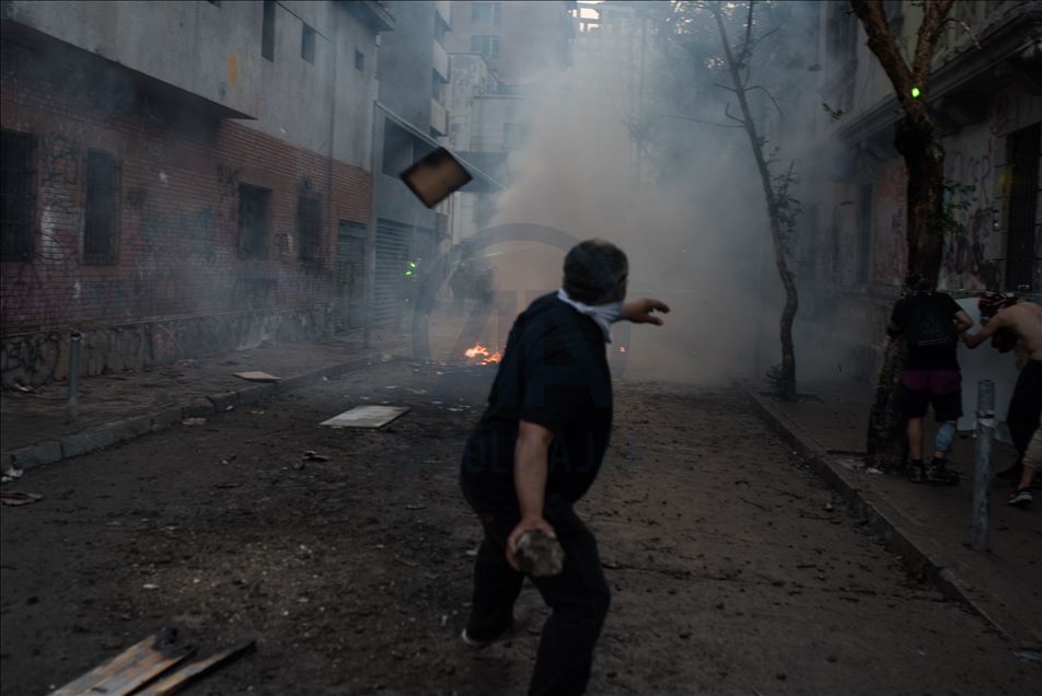 Şili'de insan hakları ve anayasa protestosu