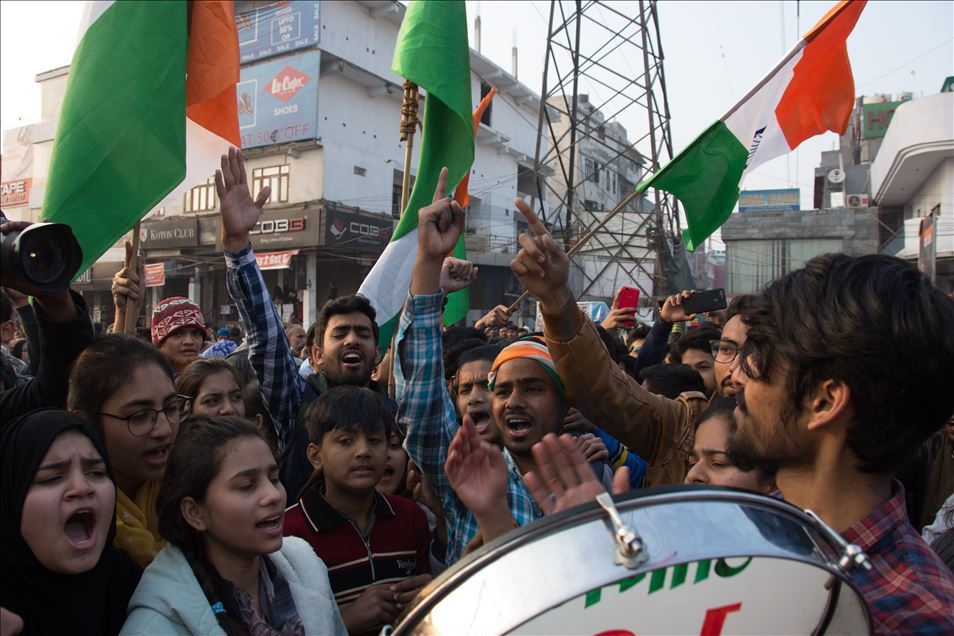 Hindistan'da yasa karşıtı protestolar sürüyor
