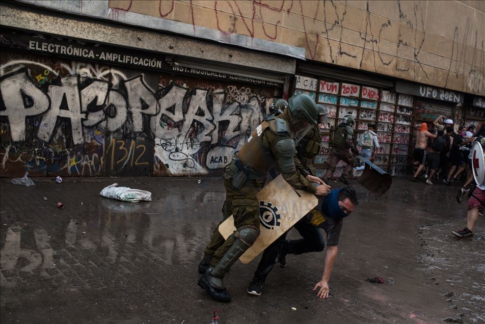 Şili'de insan hakları ve anayasa protestosu