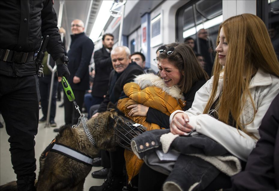 Başkent metrosunun "sevimli" güvenlikçileri