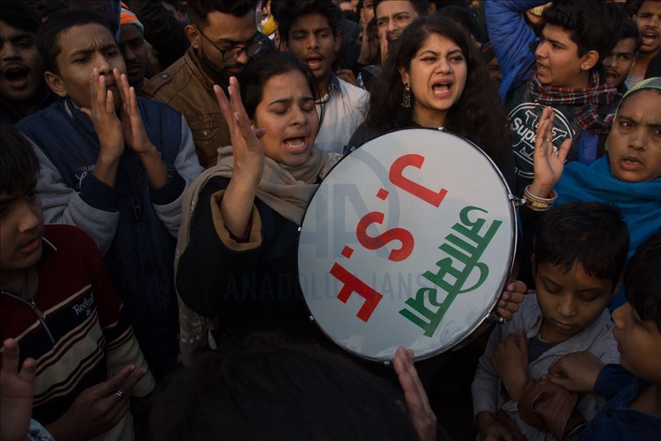 Hindistan'da yasa karşıtı protestolar sürüyor
