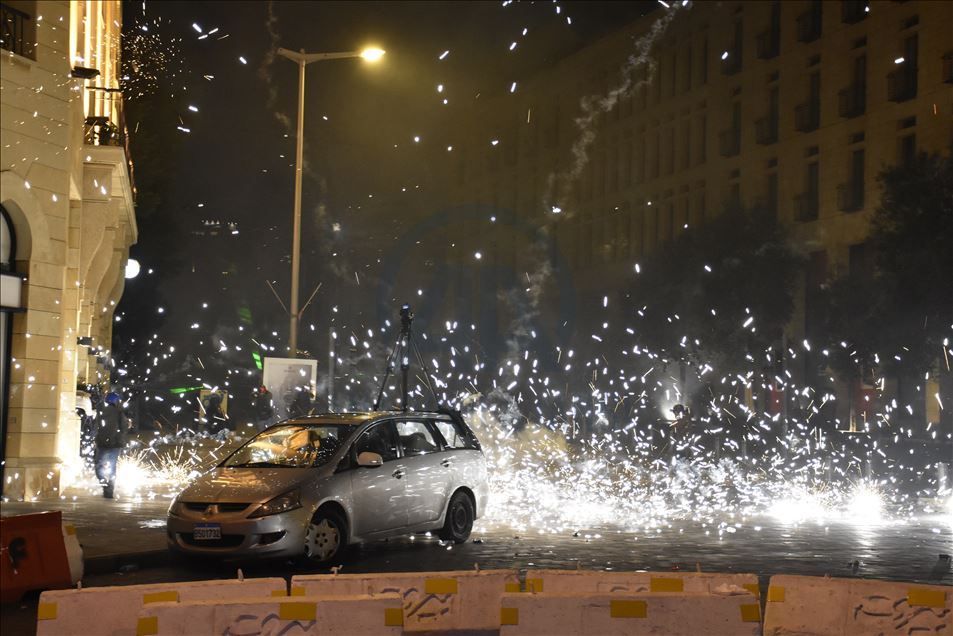 بيروت.. 75 مصابا في مواجهات بين الأمن ومحتجين قرب البرلمان 