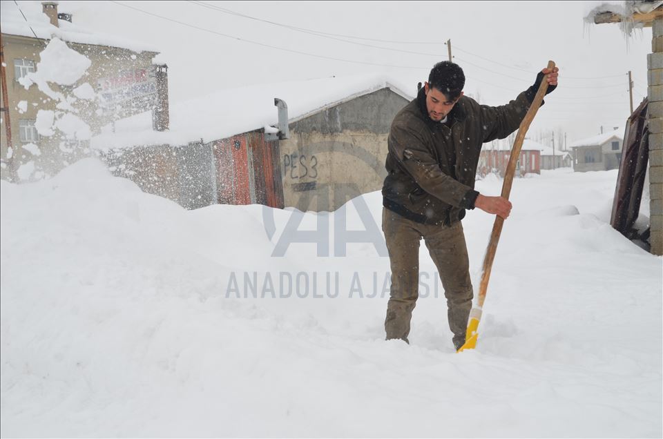 Doğu'da kar yağışı nedeniyle 491 yerleşim birimine ulaşım sağlanamıyor
