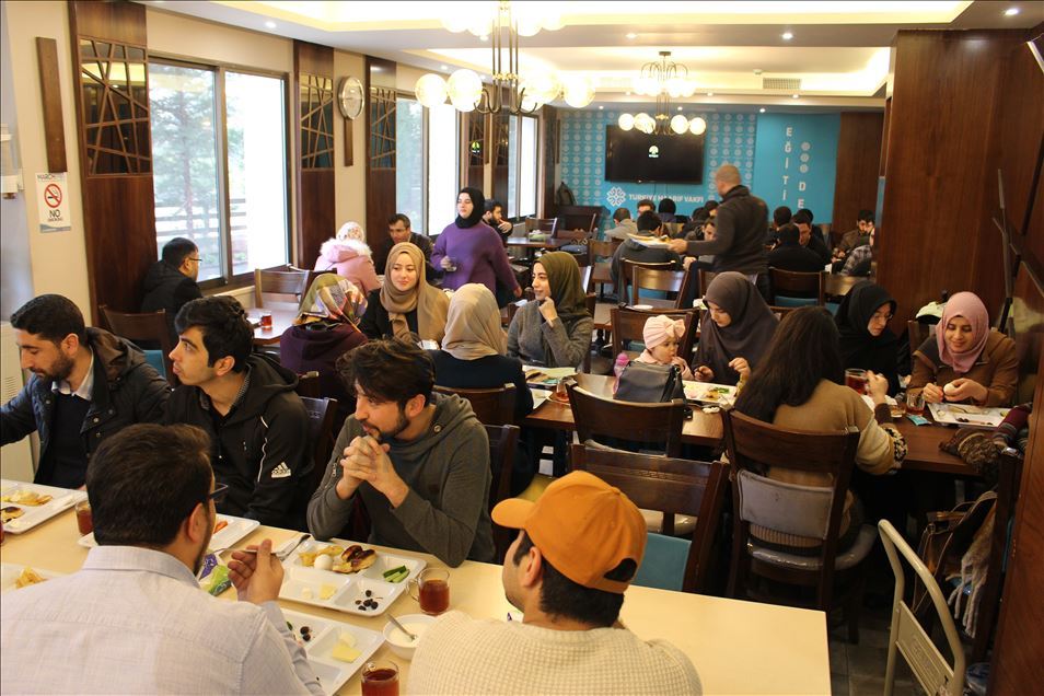 وقف المعارف ينظم إفطارا جماعيا للطلبة الأتراك بالأردن
