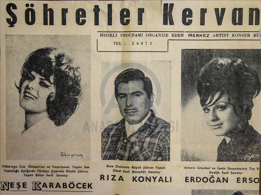 Huzurevinde kalan sanatçı Rıza Konyalı türkülerini arkadaşları için söylüyor