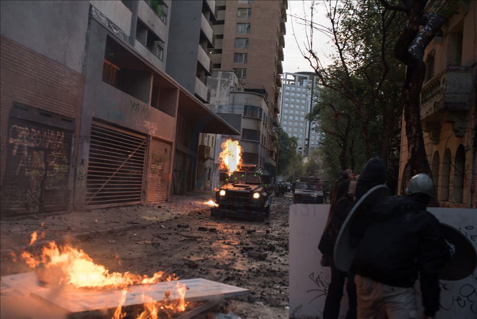 Şili'de insan hakları ve anayasa protestosu