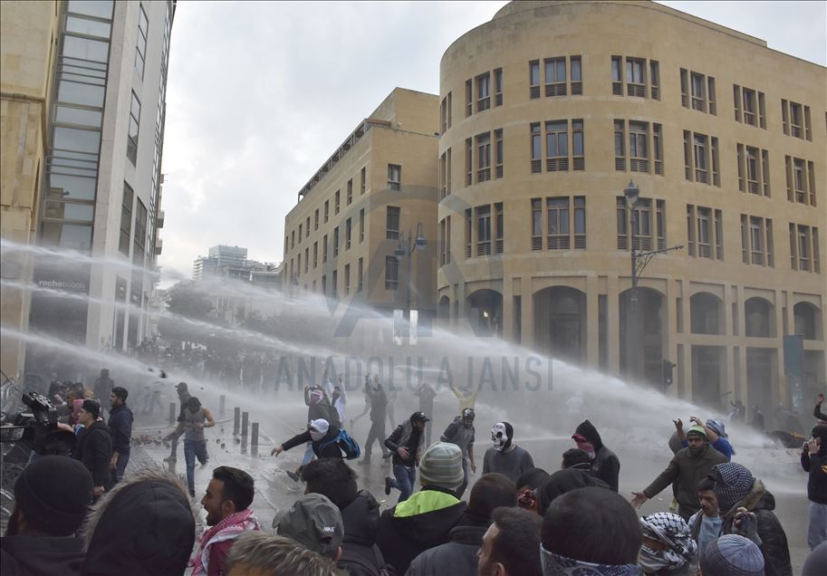 Lübnan'da göstericilerle güvenlik güçleri arasında arbede
