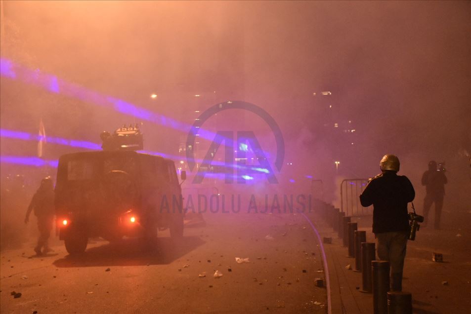 بيروت.. 75 مصابا في مواجهات بين الأمن ومحتجين قرب البرلمان
