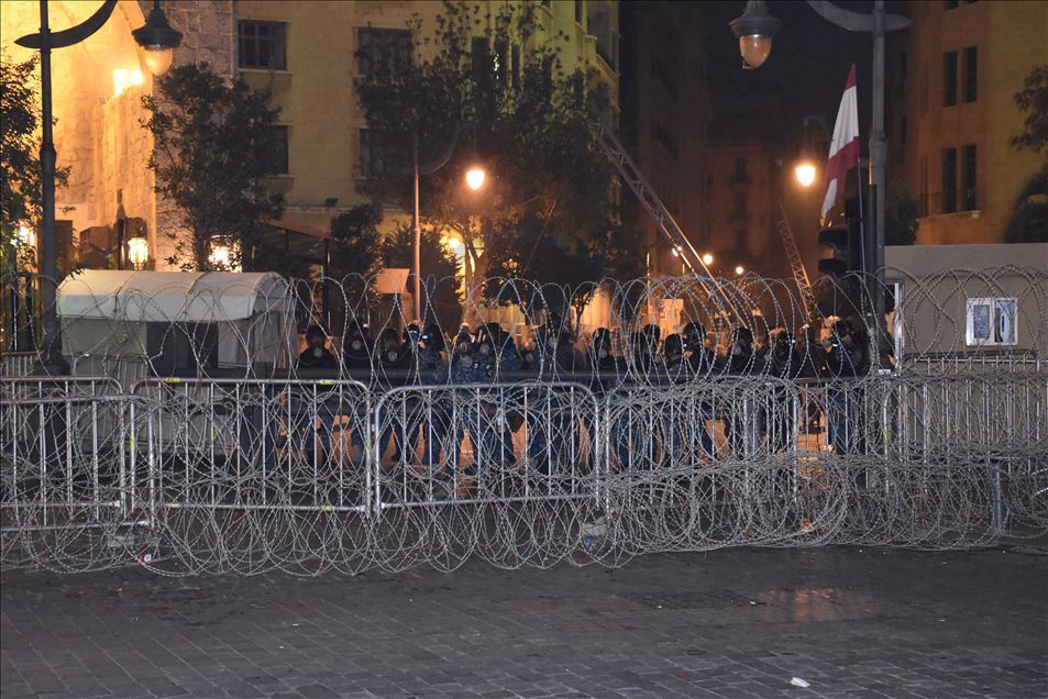 بيروت.. 75 مصابا في مواجهات بين الأمن ومحتجين قرب البرلمان 