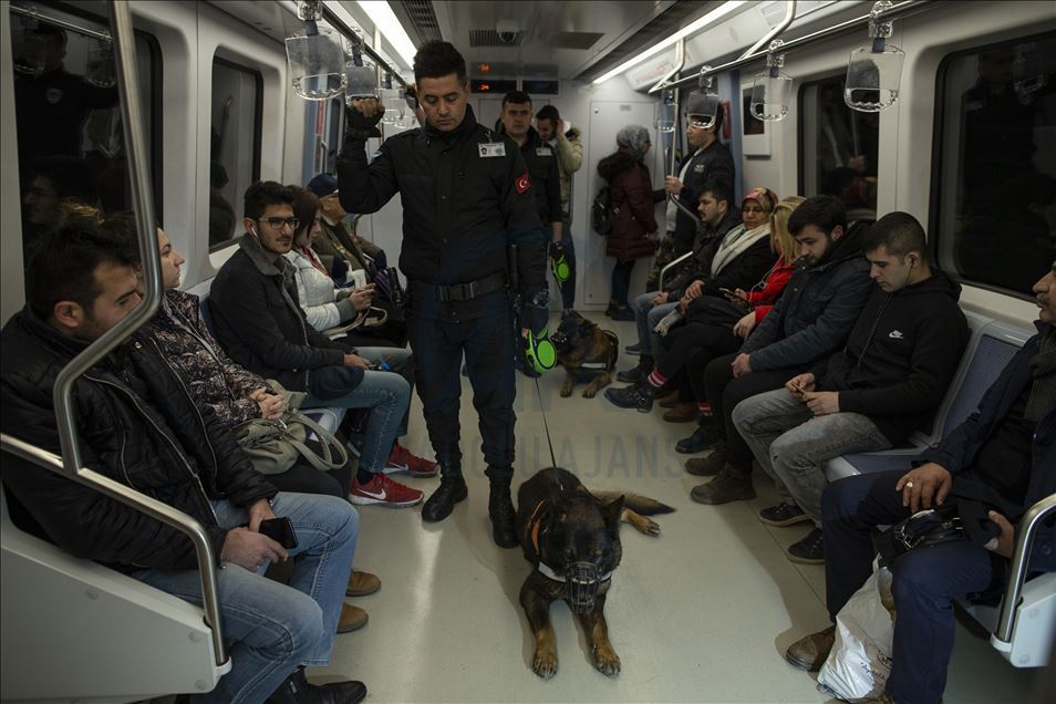 Başkent metrosunun "sevimli" güvenlikçileri