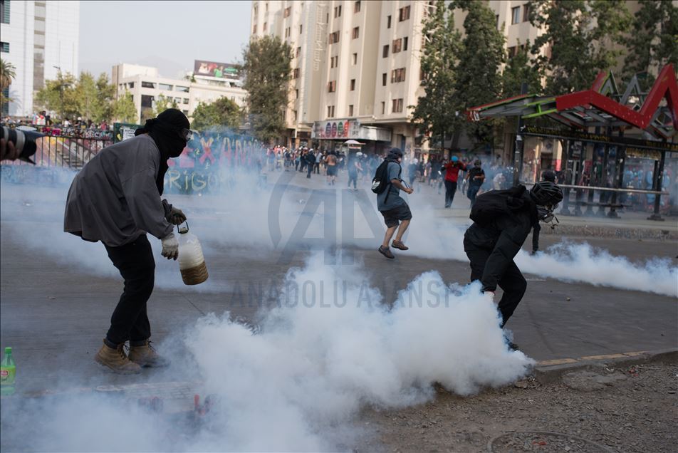 Şili'de insan hakları ve anayasa protestosu