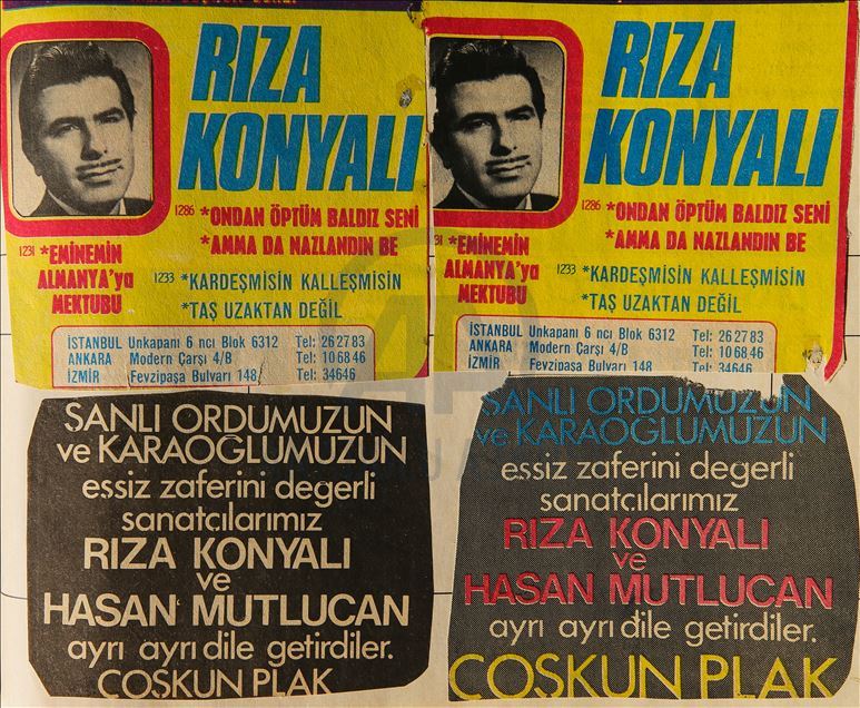 Huzurevinde kalan sanatçı Rıza Konyalı türkülerini arkadaşları için söylüyor