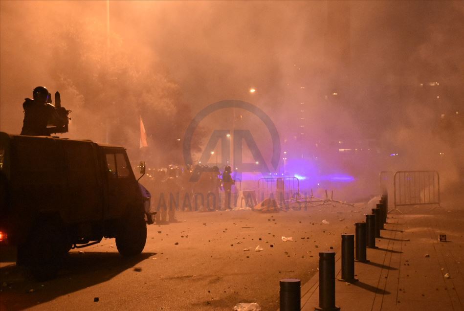 بيروت.. 75 مصابا في مواجهات بين الأمن ومحتجين قرب البرلمان
