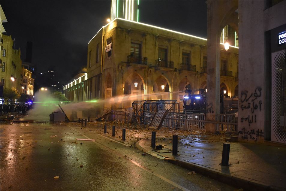 مواجهات بين قوى الأمن ومحتجين وسط بيروت