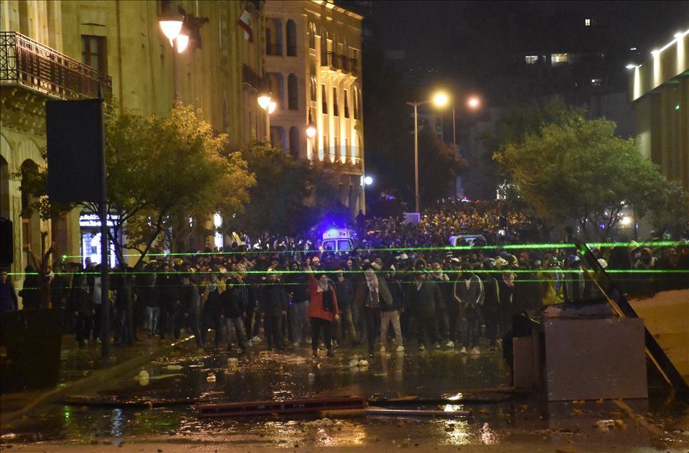 مواجهات بين قوى الأمن ومحتجين وسط بيروت