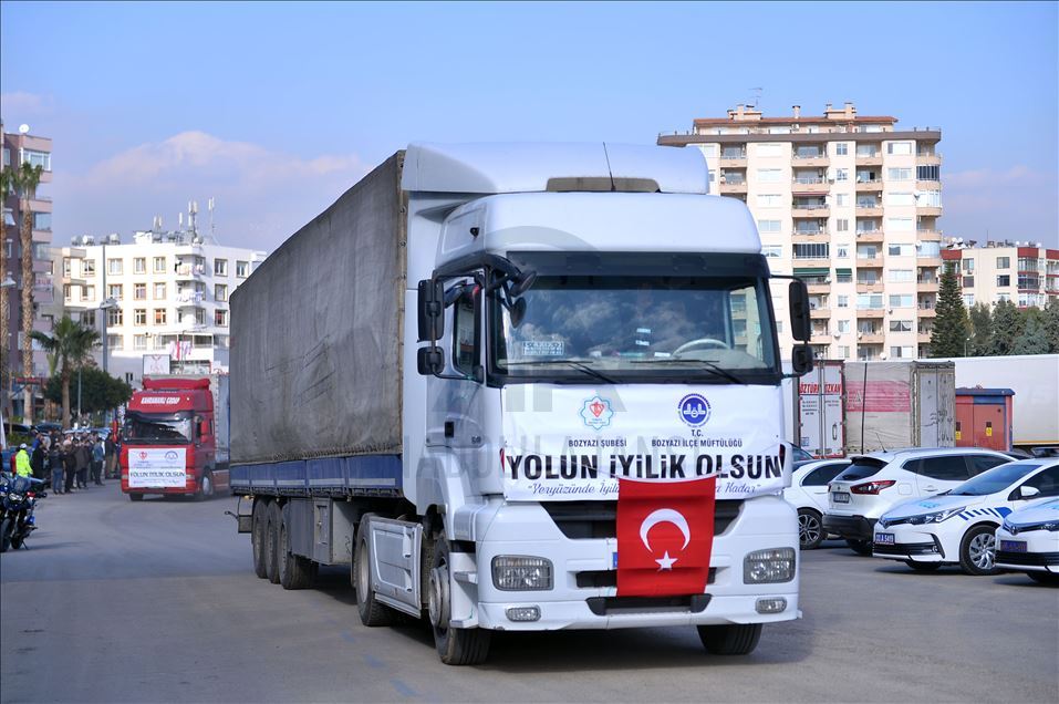 مؤسسات تركية ترسل 19 شاحنة مساعدات إلى النازحين في "إدلب"
