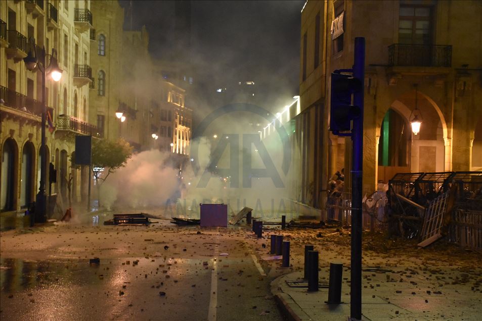 مواجهات بين قوى الأمن ومحتجين وسط بيروت