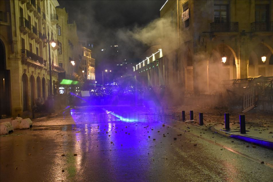 مواجهات بين قوى الأمن ومحتجين وسط بيروت