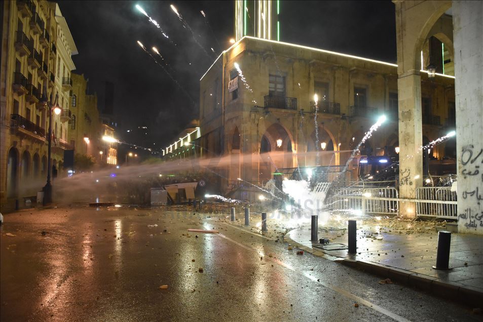 مواجهات بين قوى الأمن ومحتجين وسط بيروت